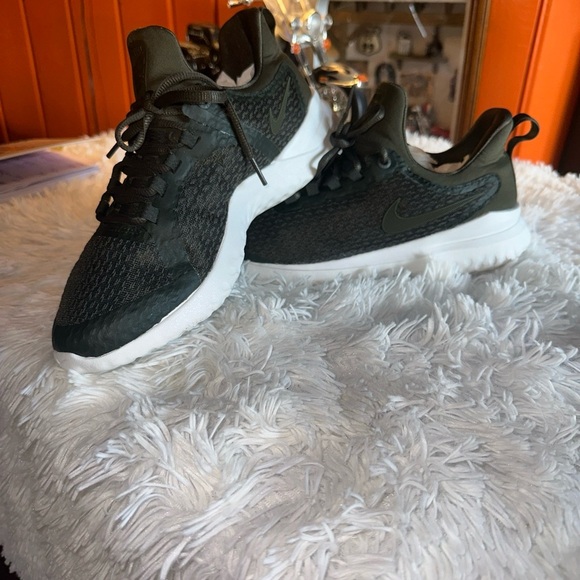 Men's Nike Rival Running Shoes Green And White Anthracite AA7400-300 US Size 8.5 - Picture 1 of 12
